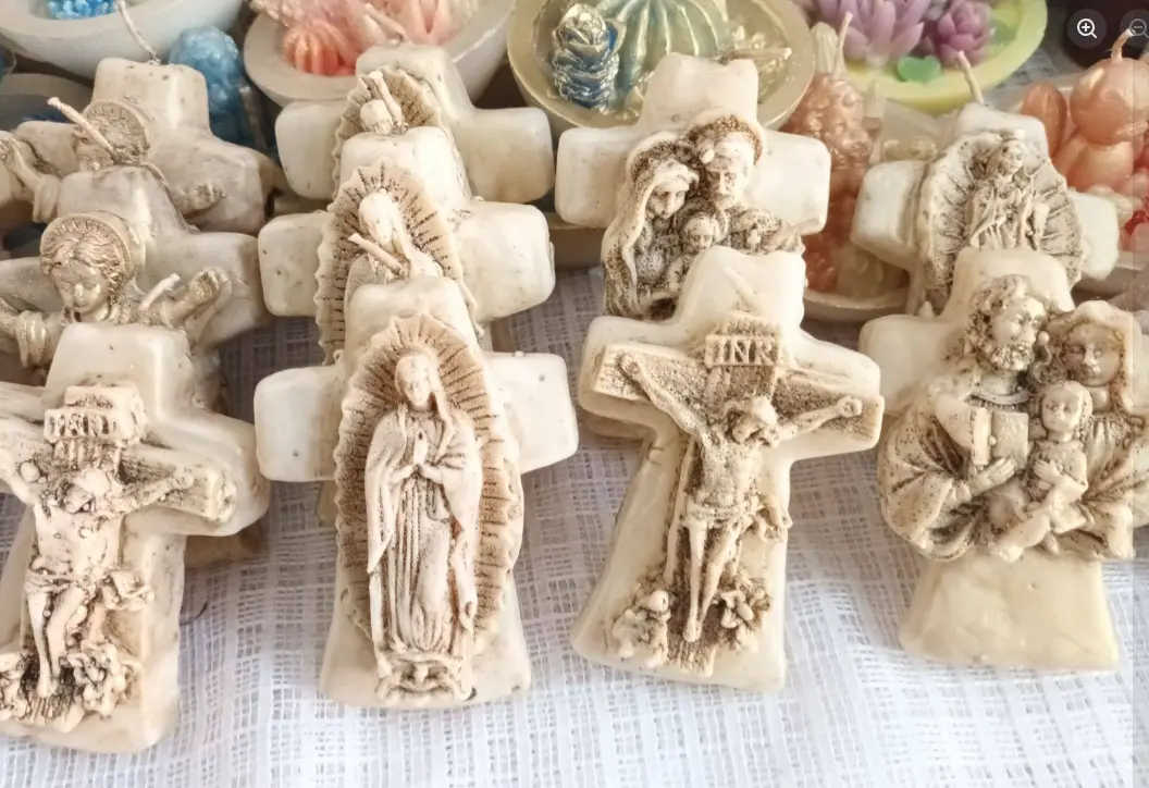 Cruz con Figura Religiosa